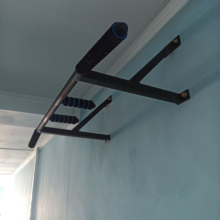 Турник настенный