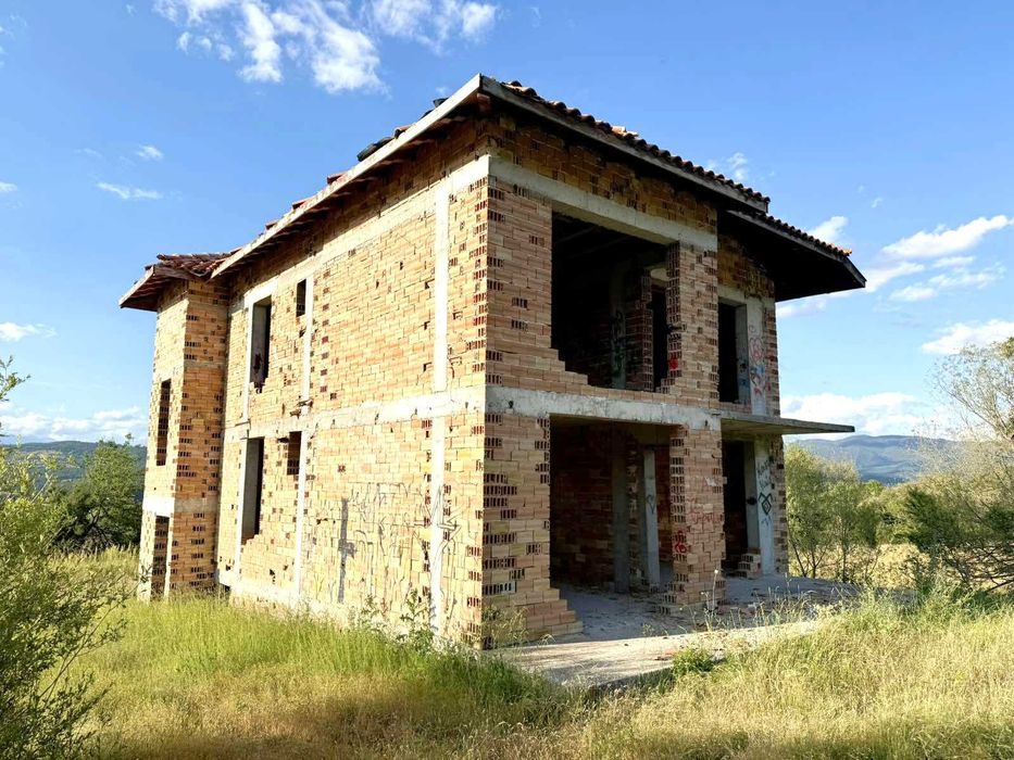 Самостоятелна двуетажна къща за продажба в Добринище