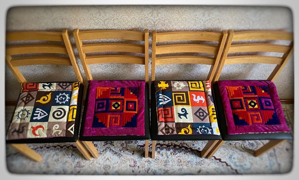 Көрпеше отырғышқа. Сидушки.