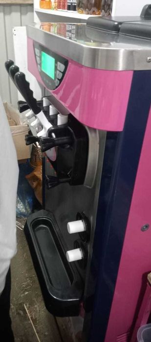 Аппарат для мороженого. Фризер