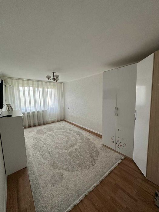 продается 2 ком квартира район Школьник