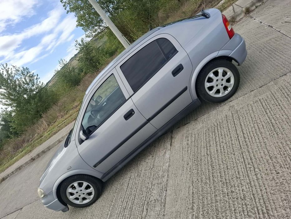Vând motor defect