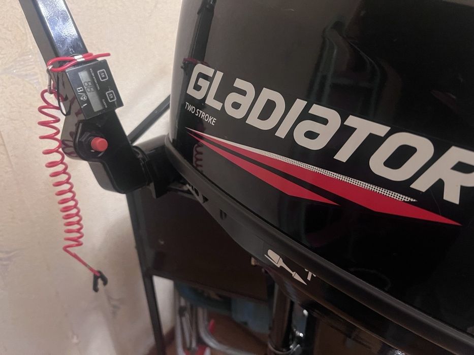 Продам лодочный мотор " Gladiator "