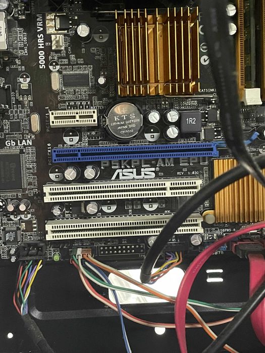 Настолен компютър ASUS с монитор ASUS Windows 10 Pro