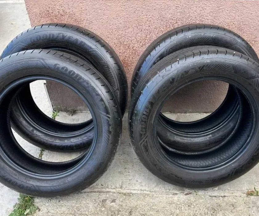 Set 4 Anvelope Vara Goodyear EfficientGrip 215/60 R17 DOT 2024 - Rulate 5000km compatibile Dacia Duster, Nissan, Toyota etc