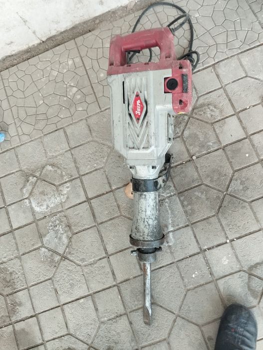 Отбойник зверь состояние отличное