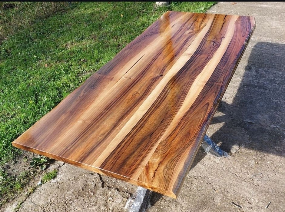 Трапезни маси от масив орех