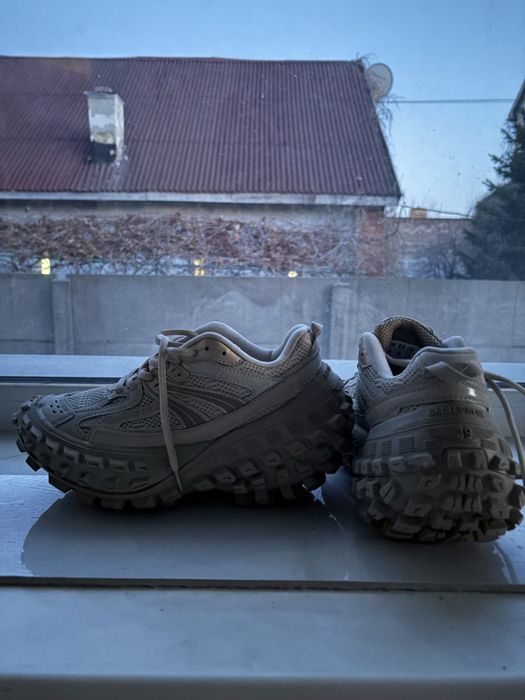 Продам balenciaga defender