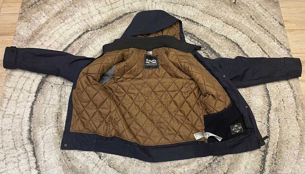 ЗИМНО ЯКЕ НА DECATLON, размер М , 44лв