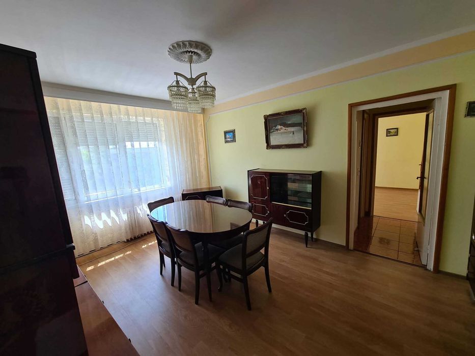 Vând apartament cu 3 camere