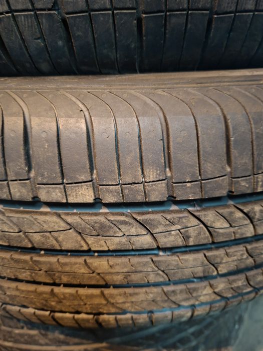 Продам шины 235/65/18 гити