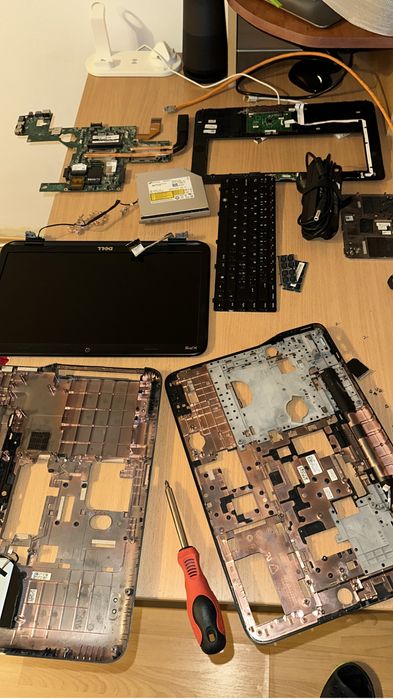 Vand laptop Dell xps 15 L502x pentru piese