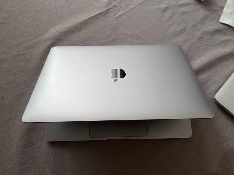 MacBook Air 13″ Retina 2020 / Intel Core i3 / 8 ГБ