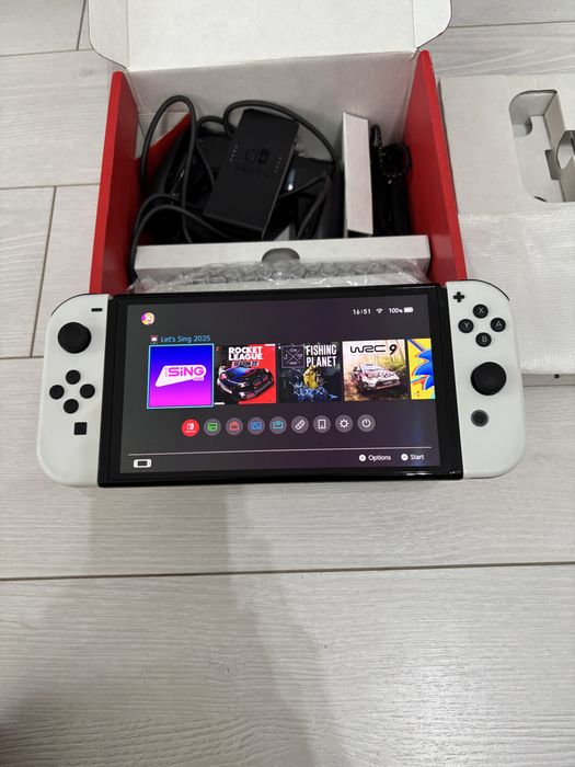 Vând  Nintendo Switch Oled
