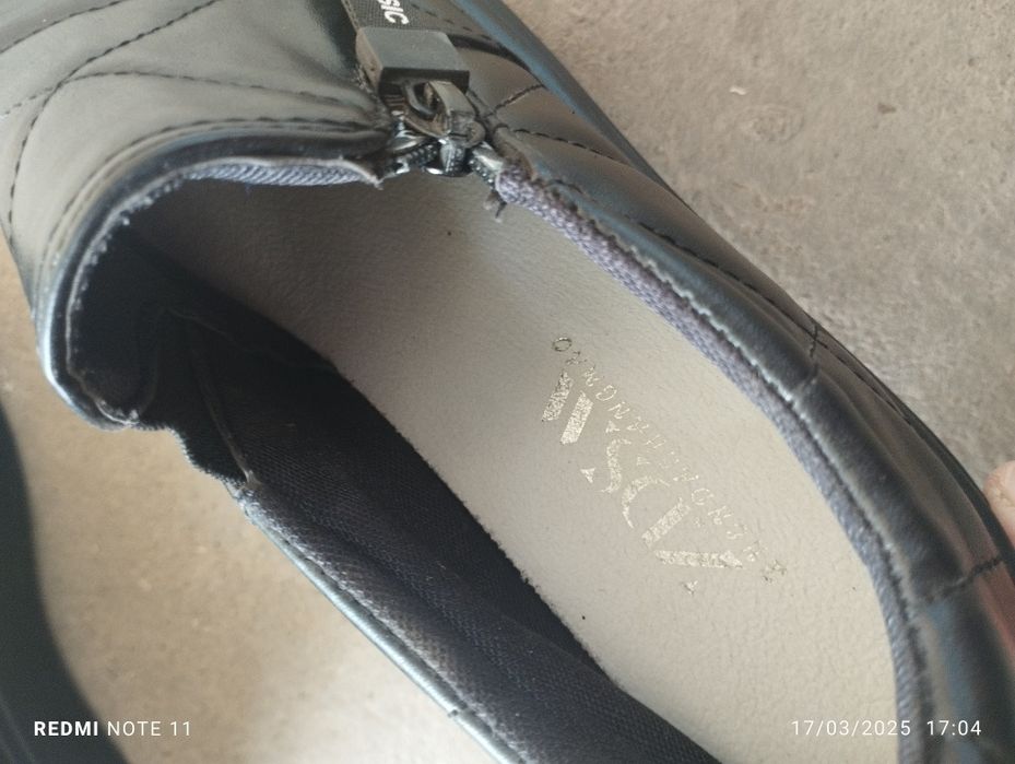 Oyoq kiyim sotiladi yangi