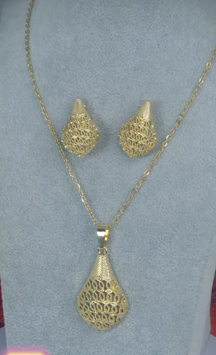 Комплект гривна и обеци