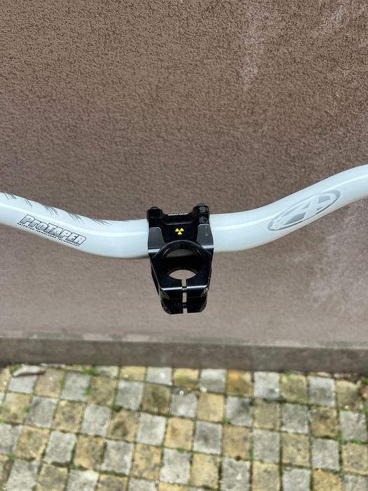 Лапа за кормило Nukeproof + подарък кормило Answer