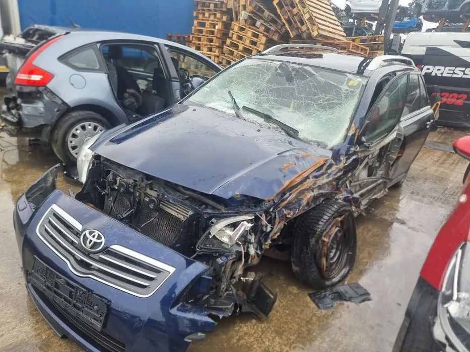 Dezmembrez Toyota Avensis T25 facelift, an 2006 motor 2.2 cutie manuala 6+1 trepte.