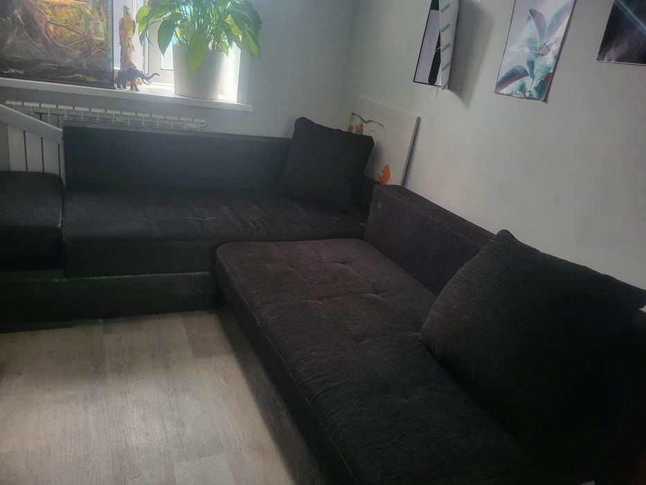 Срочно продам очень качественный диван  б/у
