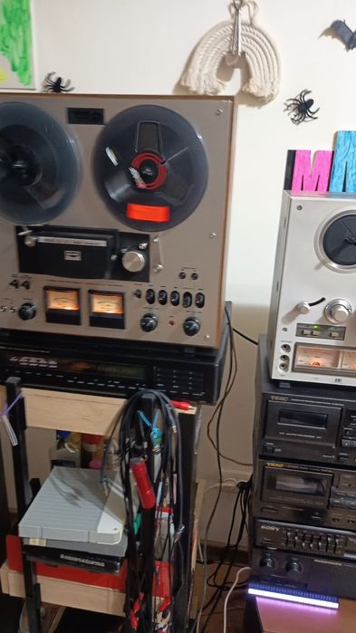 Vând magnetofon Akai gx 230d