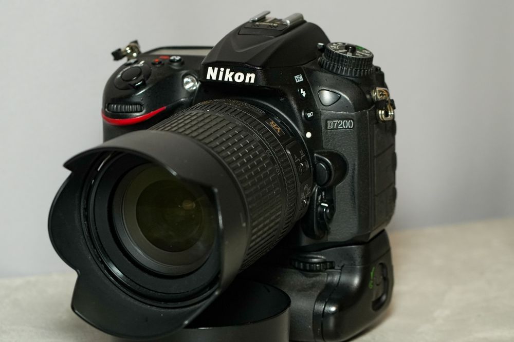 КАТО НОВ! Nikon D7200 + 18-105mm VR + Оригинален грип | Само на 30к ка