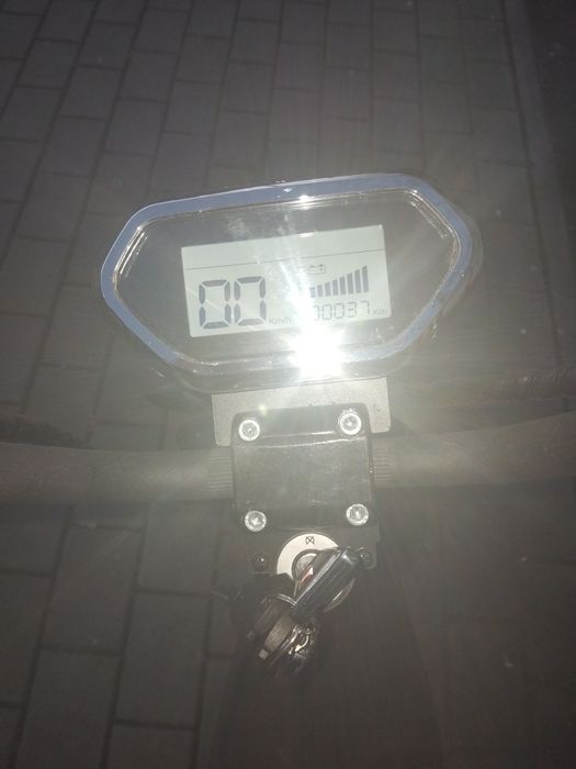 Vând motoscuter electric