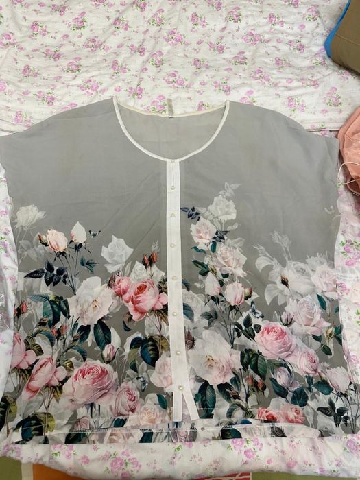 Продам блузки рр 52-54