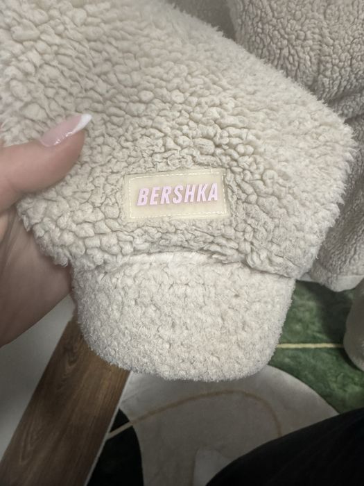 Blanita Bershka cu gluga