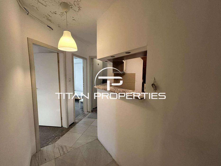 Дава се под наем Тристаен апартамент в Варна, Червен площад - 50 кв.м за 409 € - Снимка #12