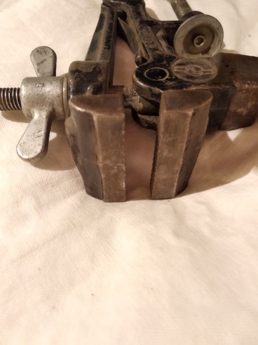 Тиски СССР. Ручной инструмент