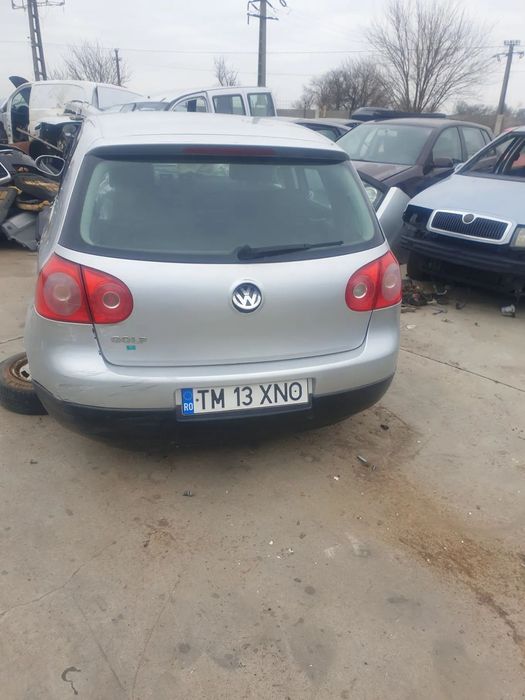 Dezmembrez Volkswagen  Golf  5 1.4 tipul BCA