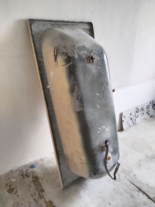 Продаётся б/у металлическая ванна.