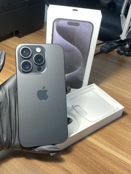 iPhone 15 Pro• 256 GB • Black Titanium