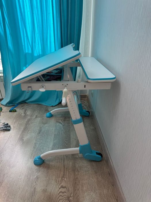 Парта для школьника