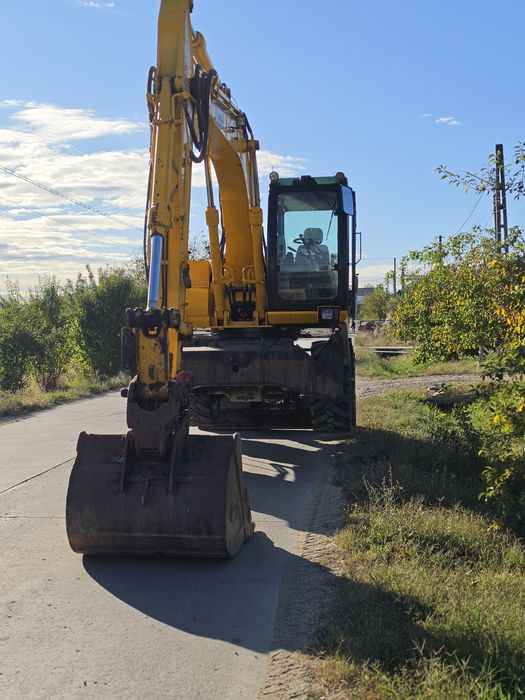 Excavator pe Roti JCB JS130