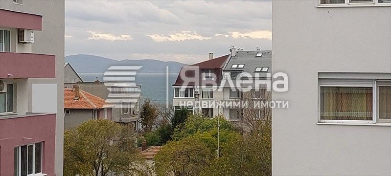 Апартамент с 3 спални, подходящ за постоянно живеене