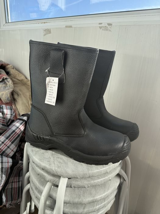Продам рабочие сапоги