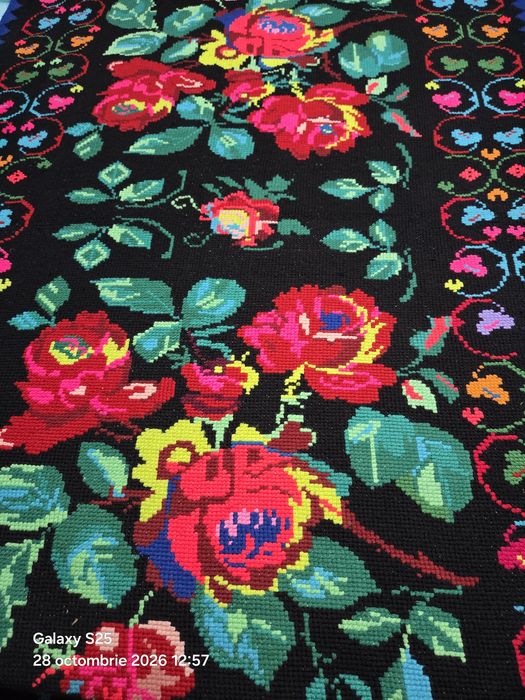 Carpetă cusută manual