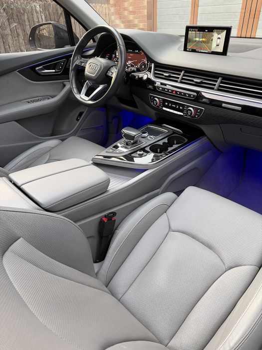 Audi Q7 / 3 x S Line / Panoramic / Matrix / Distronic Plus / 7 Locuri