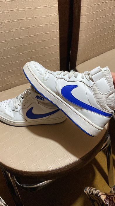 Adidasi Nike Court