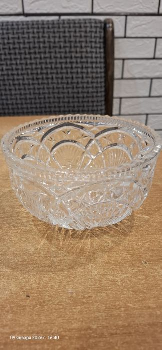 Продаю хрустальные вазочки.