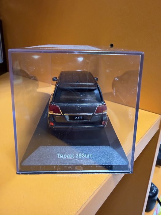 Масштабная модель Lexus 570  1/43