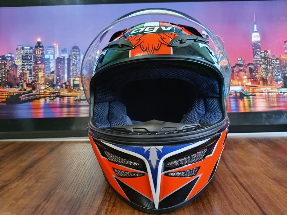 Мото шлем от итальянского бренда AGV