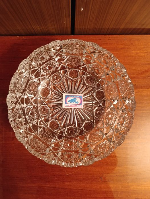 Ваза,графин с рюмками.Коньячный набор.Ложки и вилки.