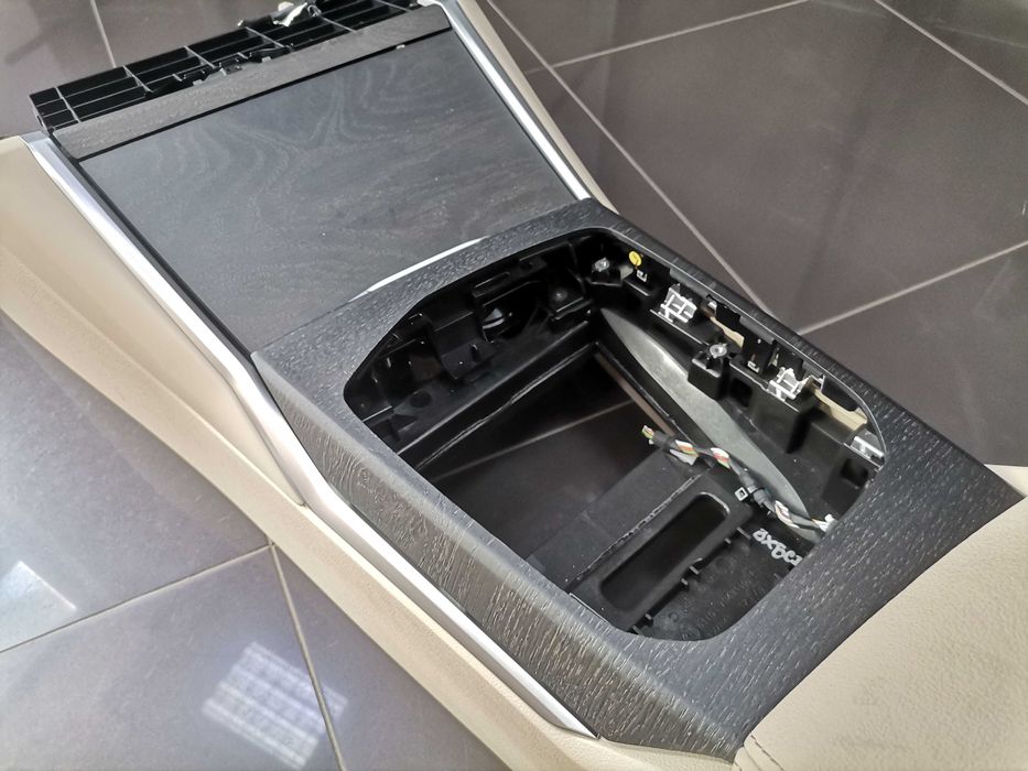 Централна Конзола BMW G20 G21 G22 G23 G26 G26 I4 Canberra Beige