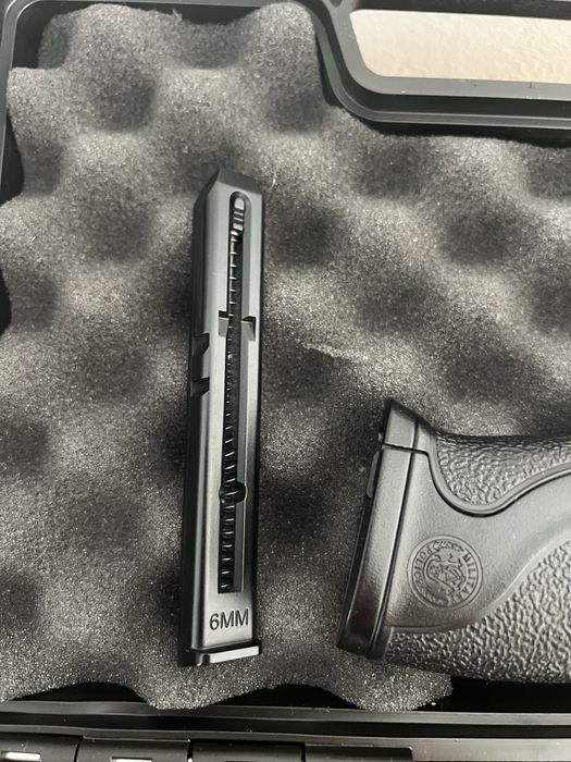Vând pistol SMITH & WESSON