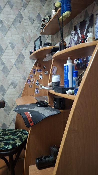 Продам компьютерный стол б/у
