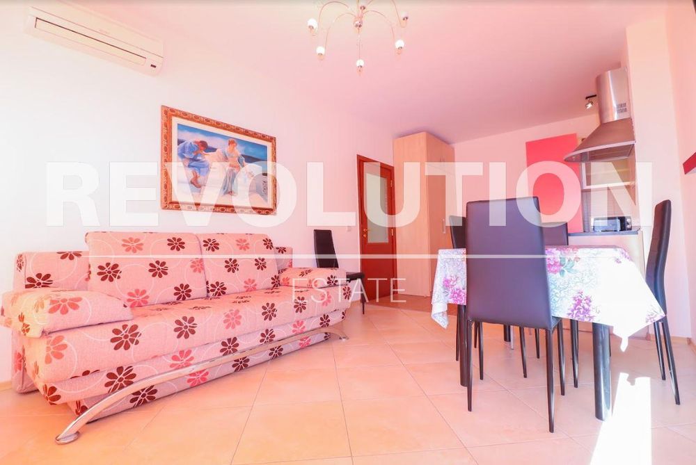 Двустаен апартамент в района на м-т Константин и Елена!