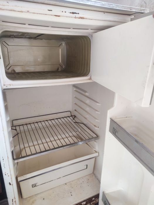 Холодильник Бирюса 1.20м