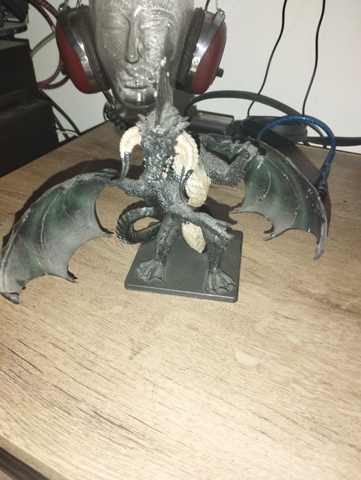 Dungeons & Dragons Icons Gargantuan  Black Dragon,Blue Dragon plus McFarlane Dragons